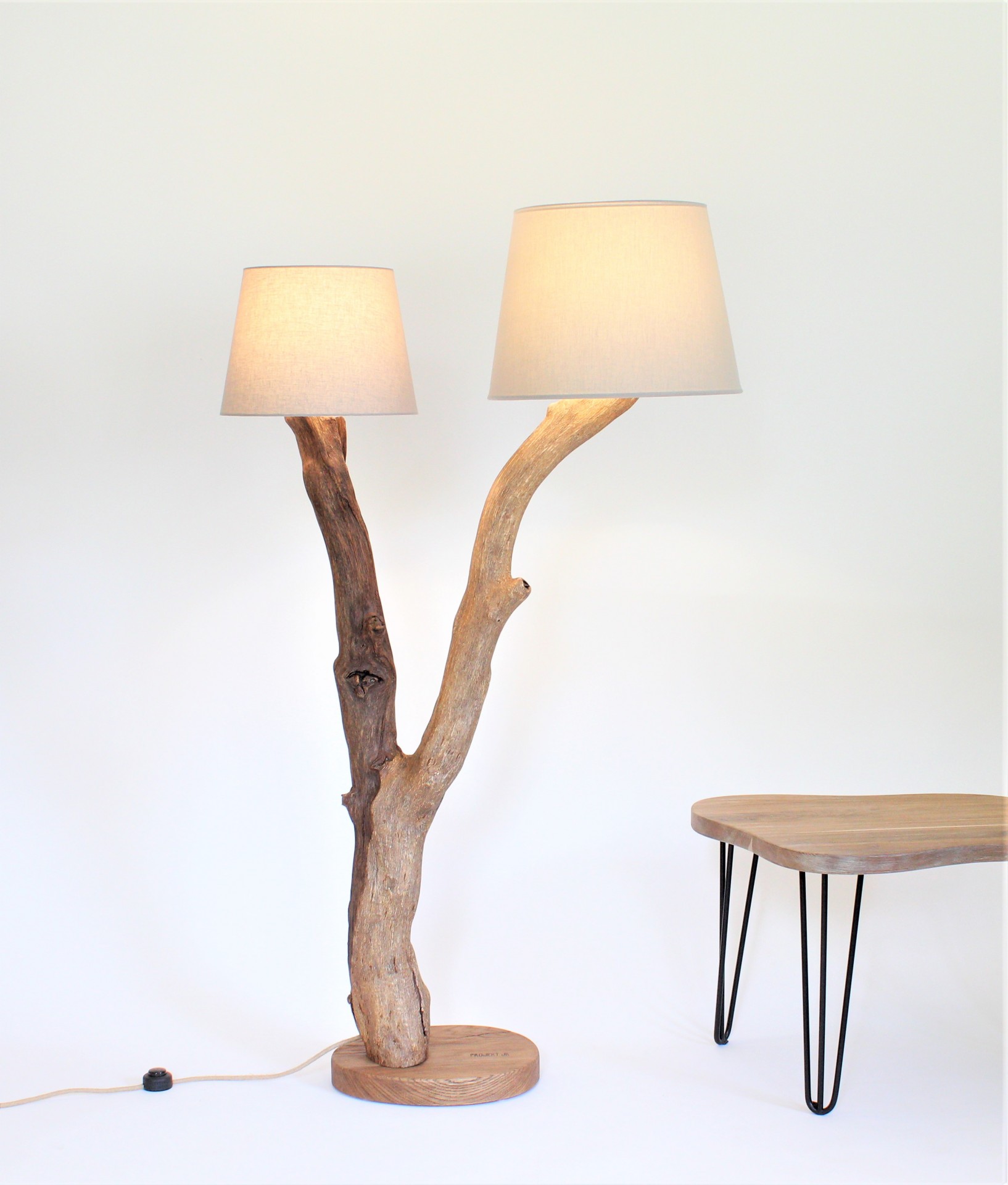 Lampa podłogowa z naturalnej gałęzi dębowej -69- Przewód elektryczny całkowicie schowany w drewnie !