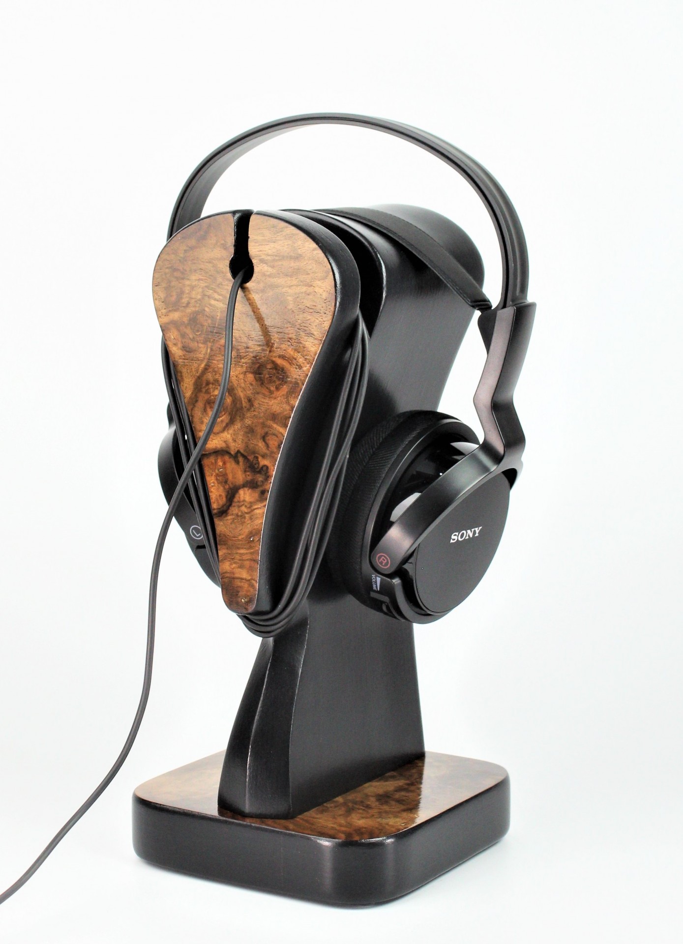 Stojak na słuchawki Gambit III. Orzech amerykański - fornir blur, Art deco. Wykonane ręcznie